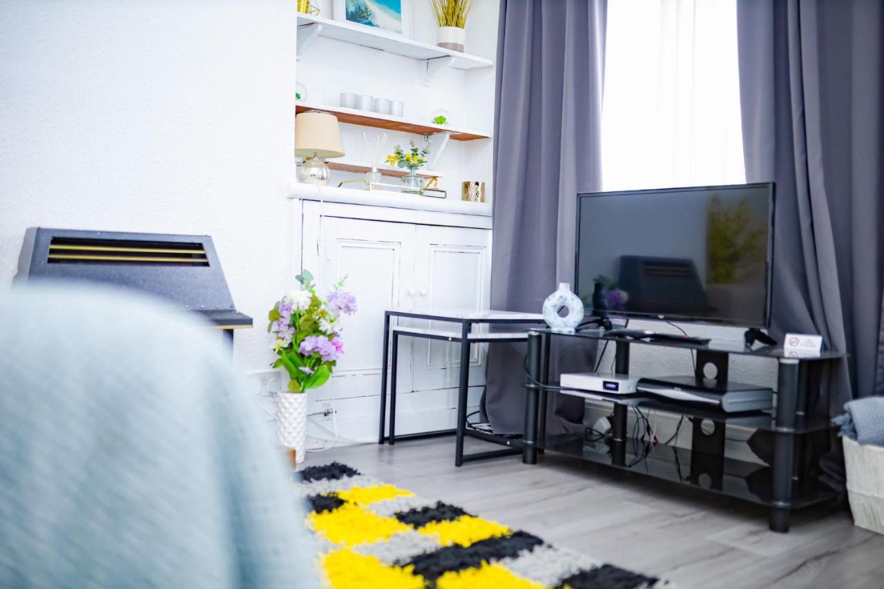 Beautiful 2 Bedroom House - Free Parking - Lt House Leicester Zewnętrze zdjęcie