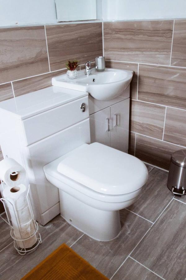 Beautiful 2 Bedroom House - Free Parking - Lt House Leicester Zewnętrze zdjęcie
