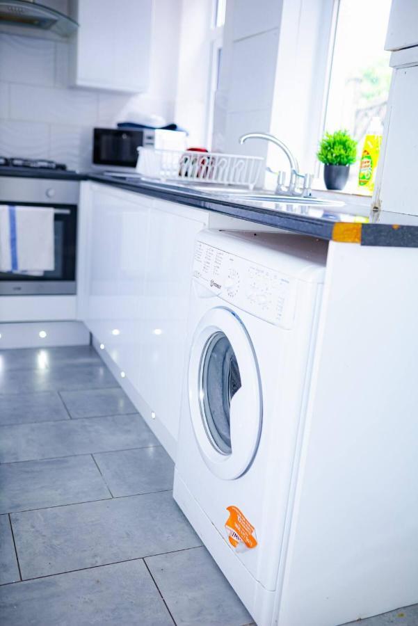 Beautiful 2 Bedroom House - Free Parking - Lt House Leicester Zewnętrze zdjęcie
